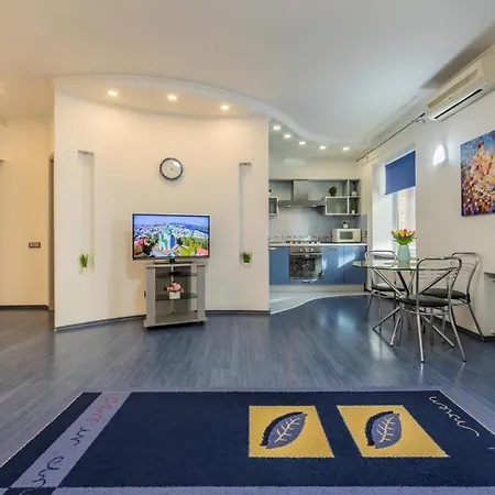 2к на дарвіна, бессарабка Apartment Kiew
